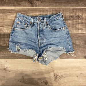 Levi’s 501 shorts size 24